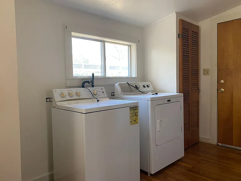 933 Beck St — Photo 19
