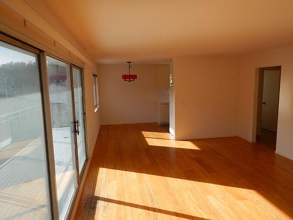 3rd image of 105 Belvedere Dr #2
