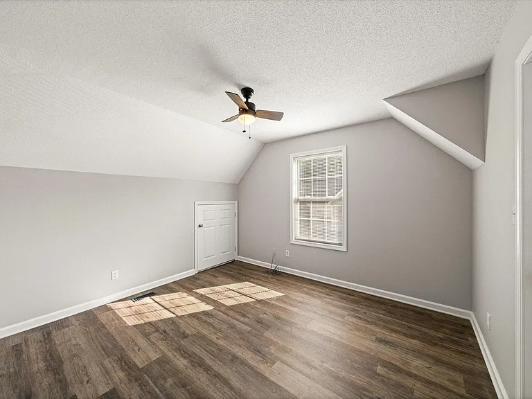 905 Hazelbrook Way — Photo 17