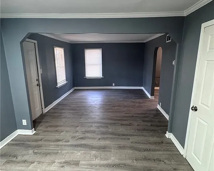 1563 Maplegrove Rd — Photo 4