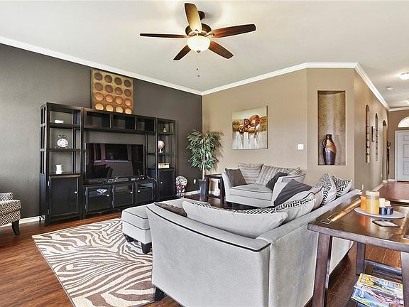 4th image of 1304 Catherine Ln