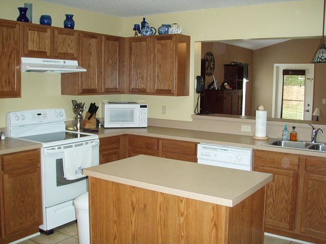 Large Kitchen with Island