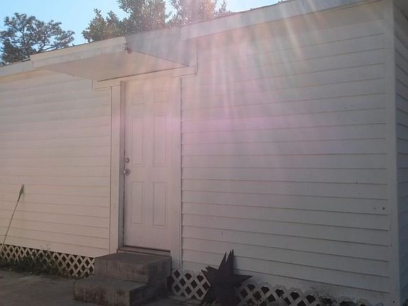1 bedroom 1 bath in back
