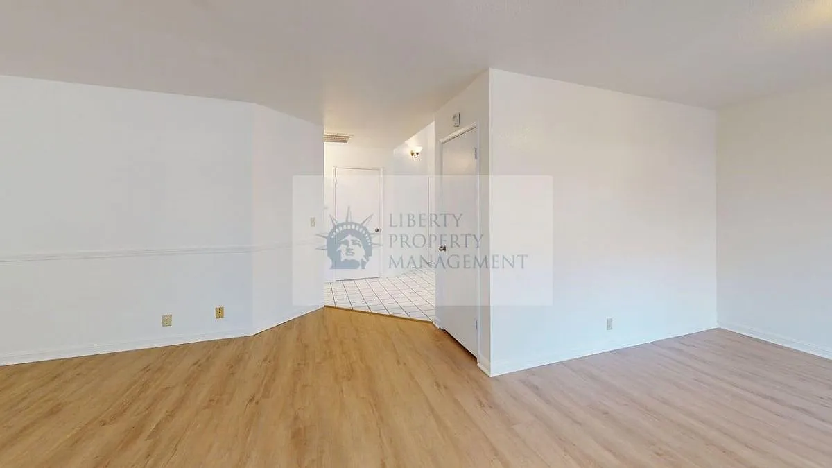 3 bed, 2.5 bath, 1779 sqft, $2,395 — Photo 4