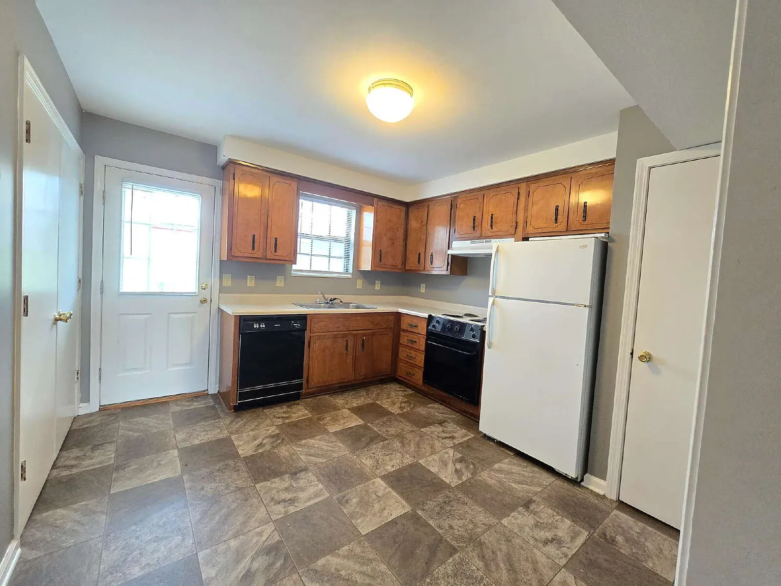 2 bed, 1.5 bath, 950 sqft, $975 — Photo 4
