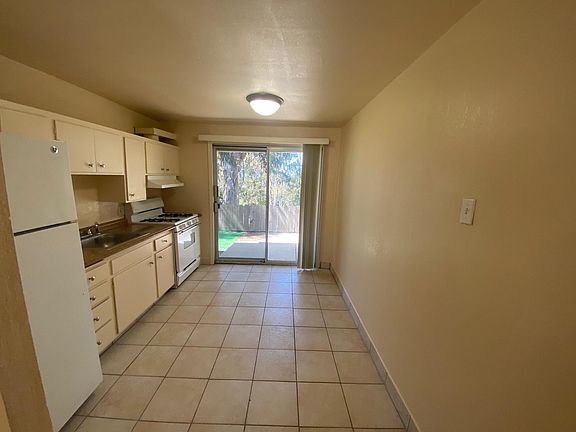 5th image of 5411 Morrow Dr APT B