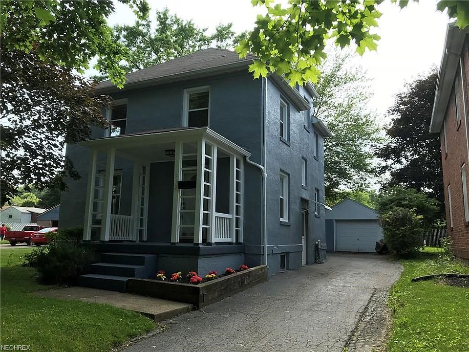 Newly Painted in 2018, Nice Curb Appeal, Beautiful surrounding trees!
