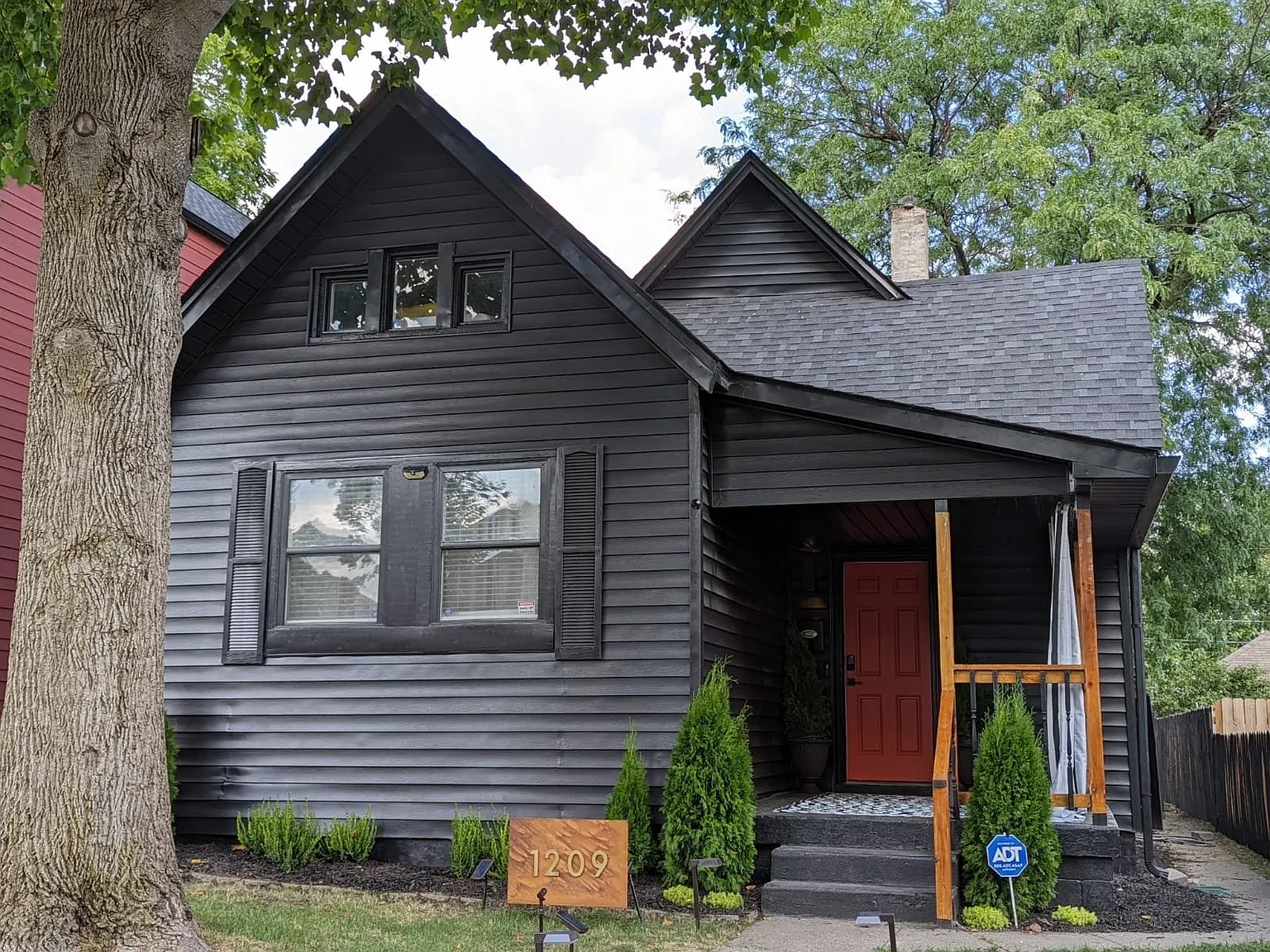 4 bed, 2606 sqft, $2,000 — Photo 1