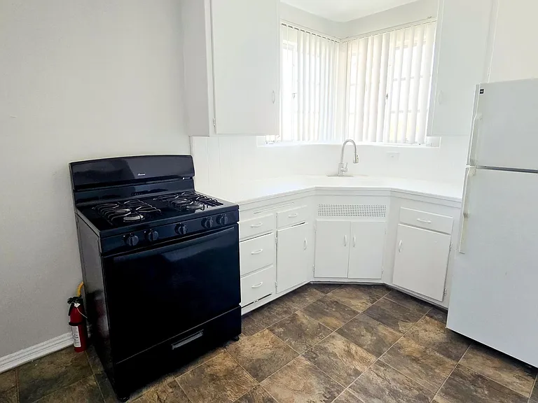 478 Landfair Ave — Photo 41