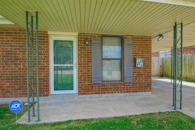 3 bed, 2.0 bath, 1600 sqft, $1,800 — Photo 3