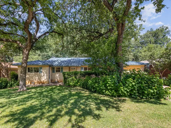 712 Oakwood Dr, Euless, TX 76040