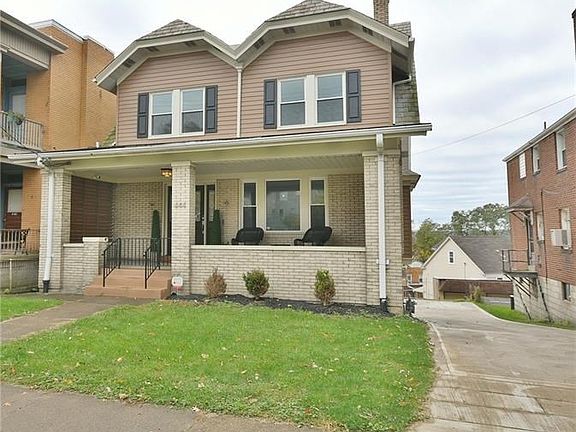 Tons of off street parking with this house.  Long driveway gives you room for 4+ cars, integral one car garage at end of drivewa