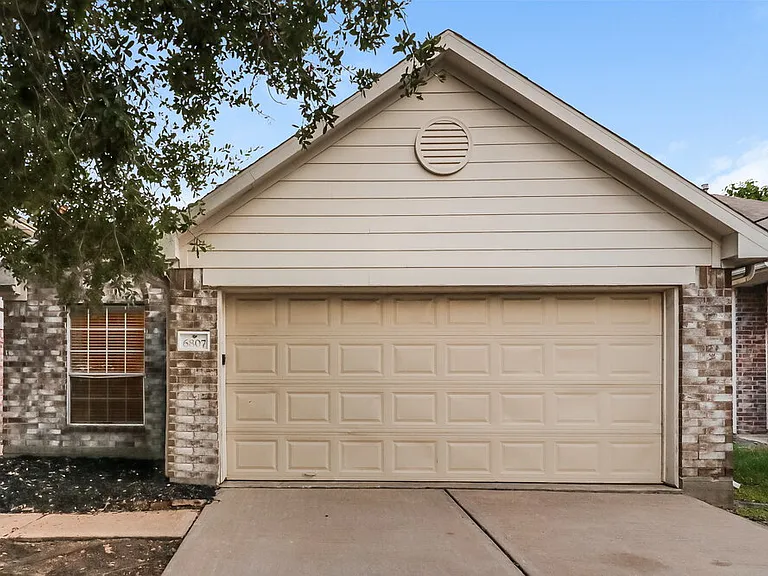 6807 Arrowchase Ct — Photo 1