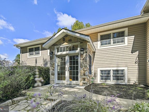4th image of 30 Stocksdale Ave