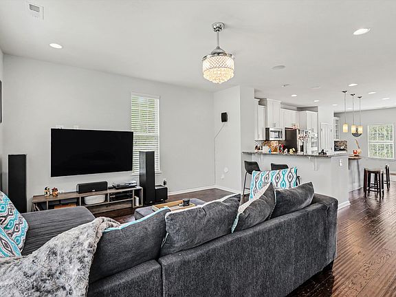 5th image of 4011 Zilker Park Dr #1