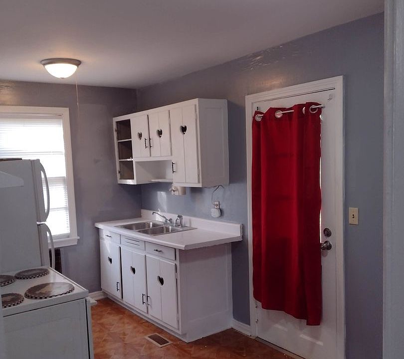 1st image of 225 McKibbon St