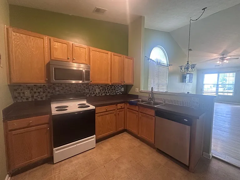 5706 Bannon Crossings Dr — Photo 13
