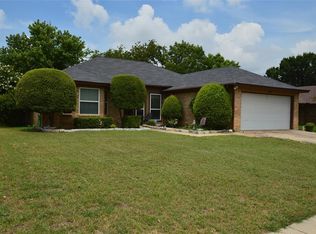 824 Arcadia St, Saginaw, TX 76179