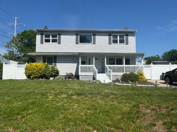 25 Marc Street, Ronkonkoma, NY 11779