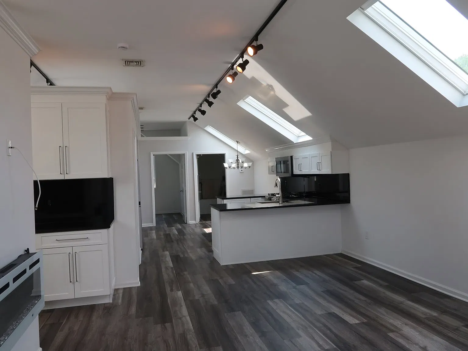 1 bed, 1500 sqft, $2,500 — Photo 4