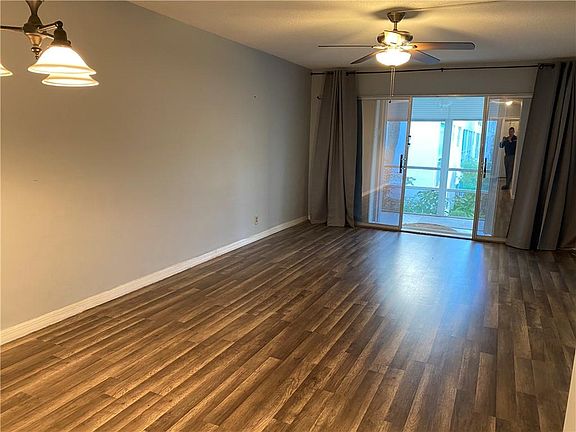 3rd image of 2050 NE 39th St APT S210