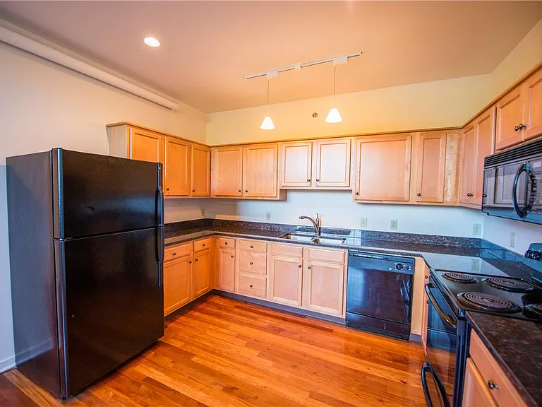 11 W 2nd #110 — Photo 2