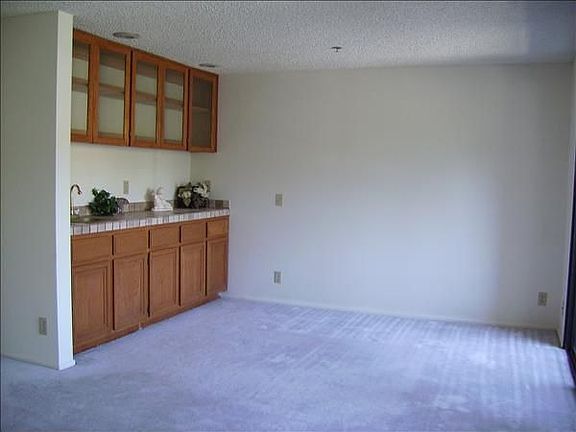 3rd image of 1227 Huntington Dr APT A