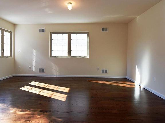 4th image of 23 Linwood Ave