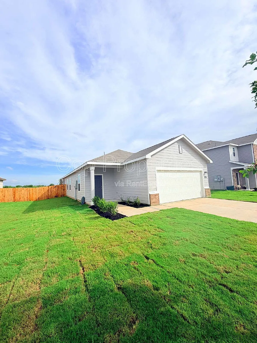 Building Photo - 10219 Pine River Dr