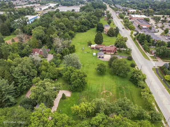 1240 83rd St, Downers Grove, IL 60516