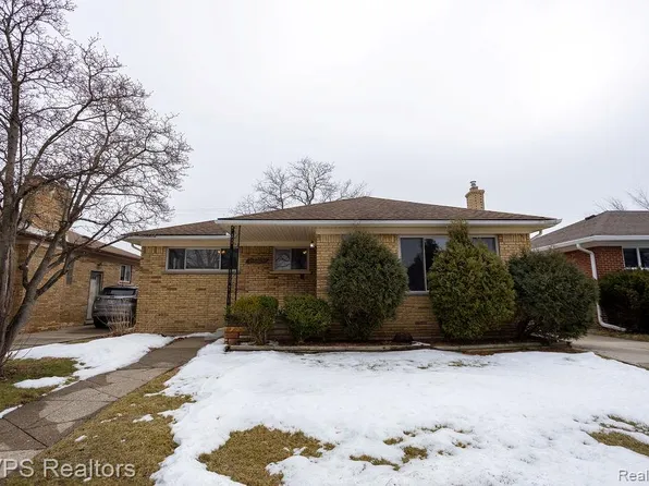 18062 Ash Ave, Eastpointe, MI 48021