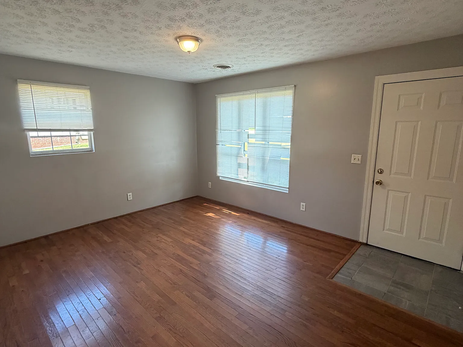 2 bed, 1000 sqft, $1,100 — Photo 2
