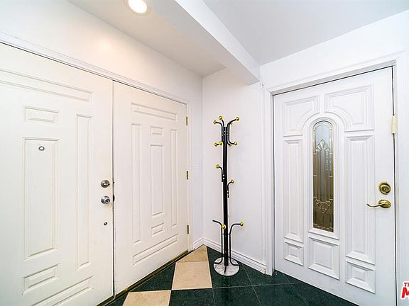 3rd image of 1131 S Swall Dr #1