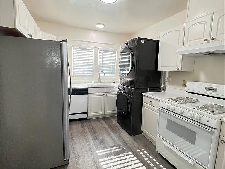 320 W Lemon Ave — Photo 8