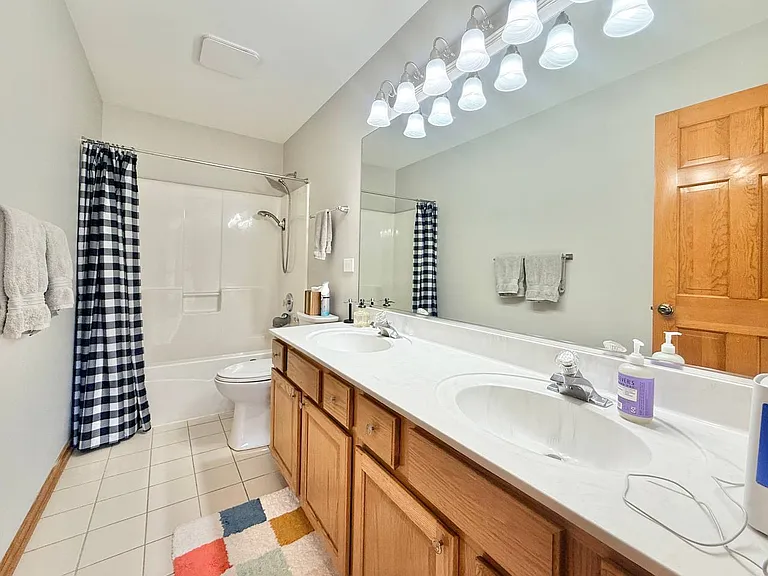 2052 Gardner Cir E — Photo 8