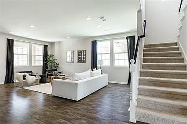 5 bed, 4.5 bath, 3771 sqft, $7,500 — Photo 1