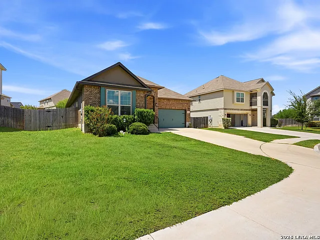 3 bed, 2.0 bath, 1958 sqft, $2,000 — Photo 3