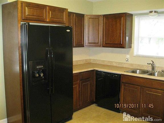 4th image of 2923 E Epler Ave