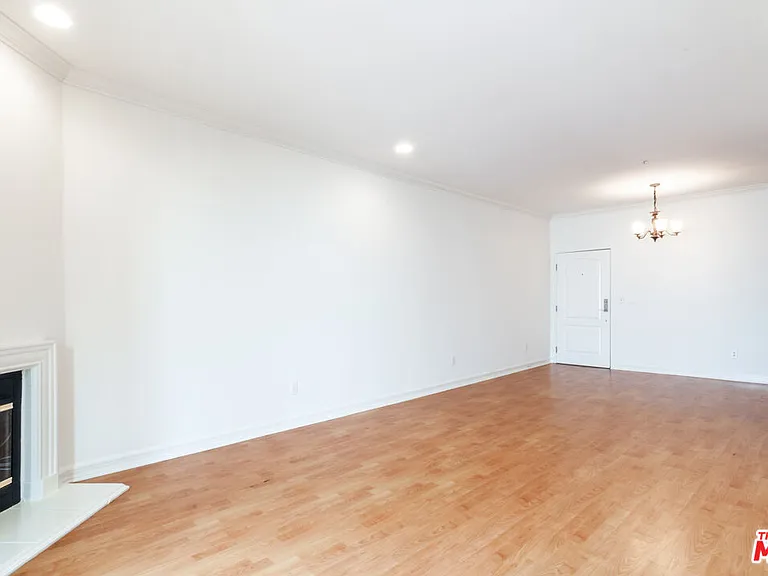 2335 S Bentley Ave #104 — Photo 26