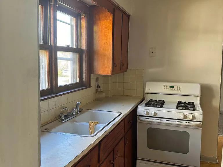 546 Baird St #A — Photo 6