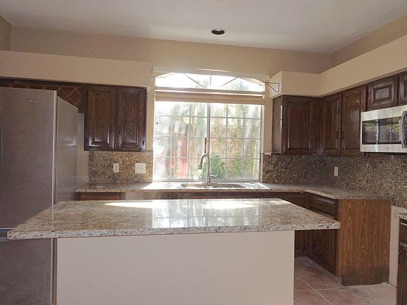 5th image of 408 Silverton Dr