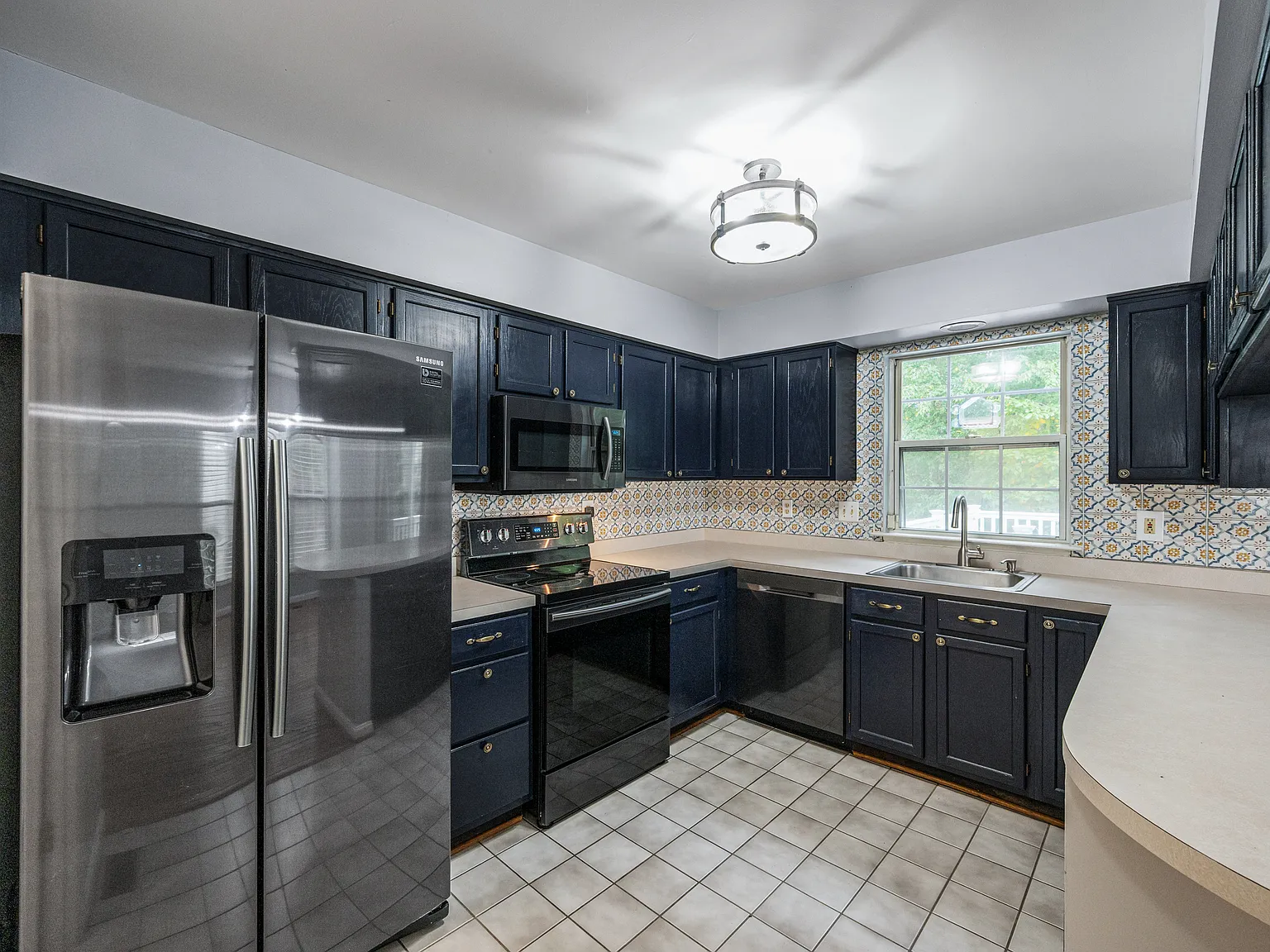 3 bed, 1890 sqft, $2,600 — Photo 3