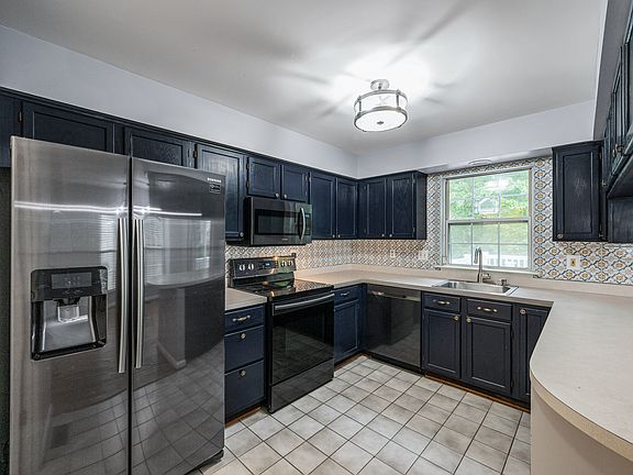 3rd image of 616 Lions Gate Ln