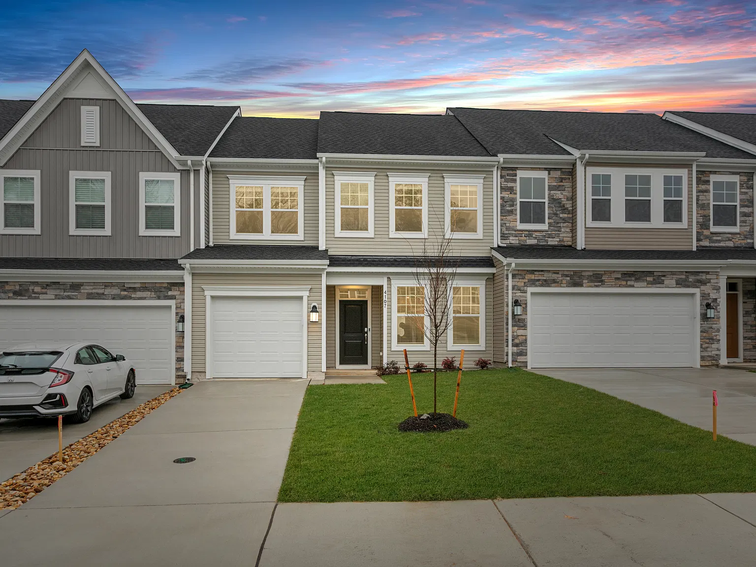 4 bed, 2.5 bath, 2250 sqft, $3,150 — Photo 2