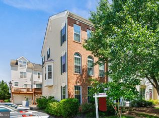 5842 Cowling Ct, Alexandria, VA 22304