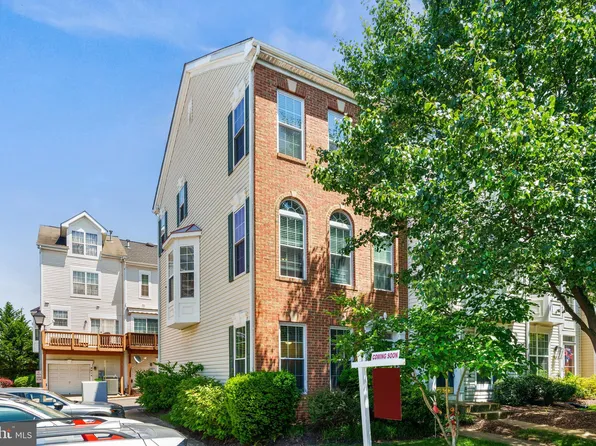 5842 Cowling Ct, Alexandria, VA 22304