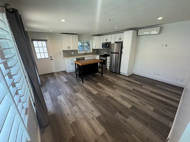 17333 Emelita St — Photo 4
