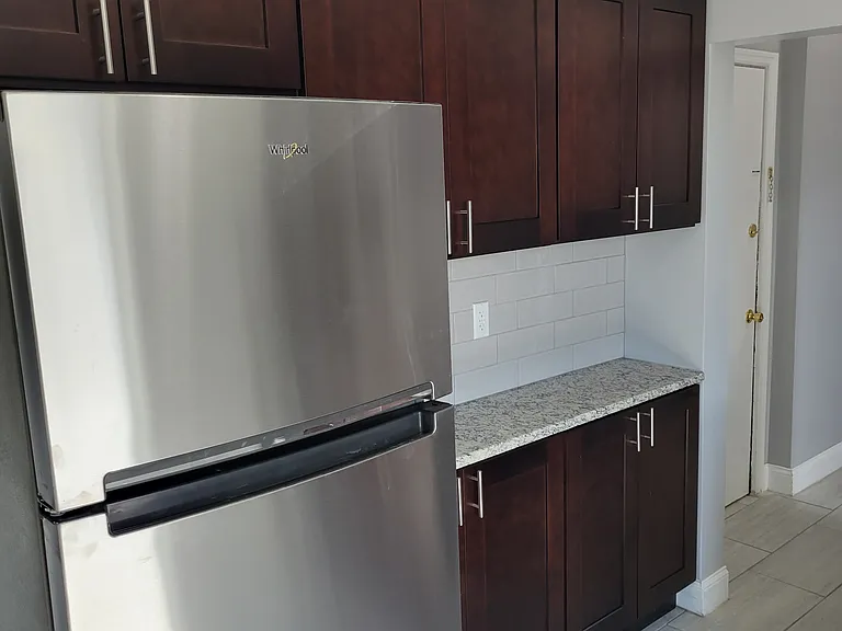 166 Summit — Photo 21