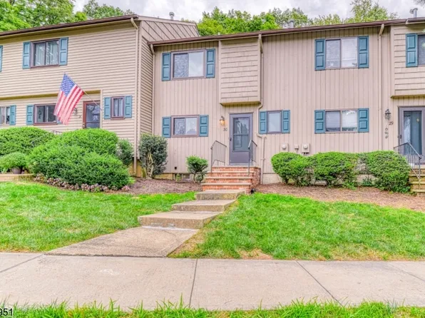30 Chestnut Ct, High Bridge Boro, NJ 08829