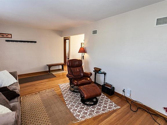 4th image of 7612 General Hooker Ct